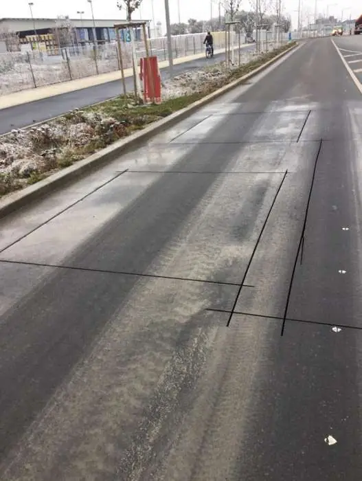 Rezovi u kolniku za pripremu terena za indukcijske petlje